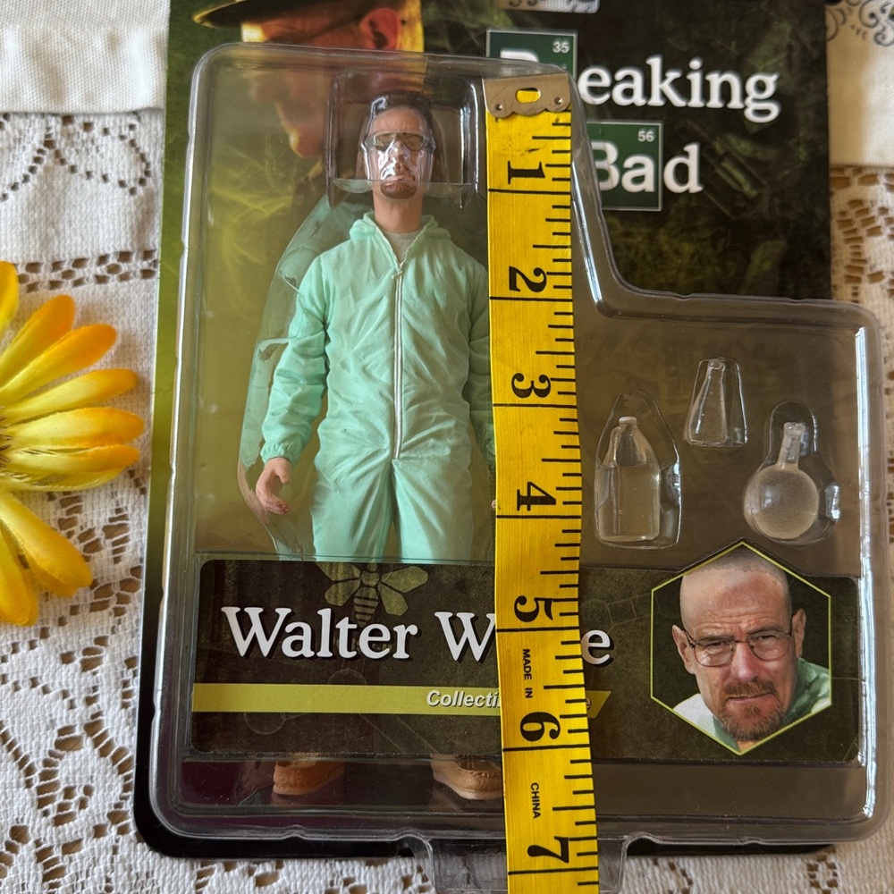 🧔‍♂️ Mezco Toyz; New in Box! Walter White from Breaking Bad; Collectible Figure! - Picture 6 of 6